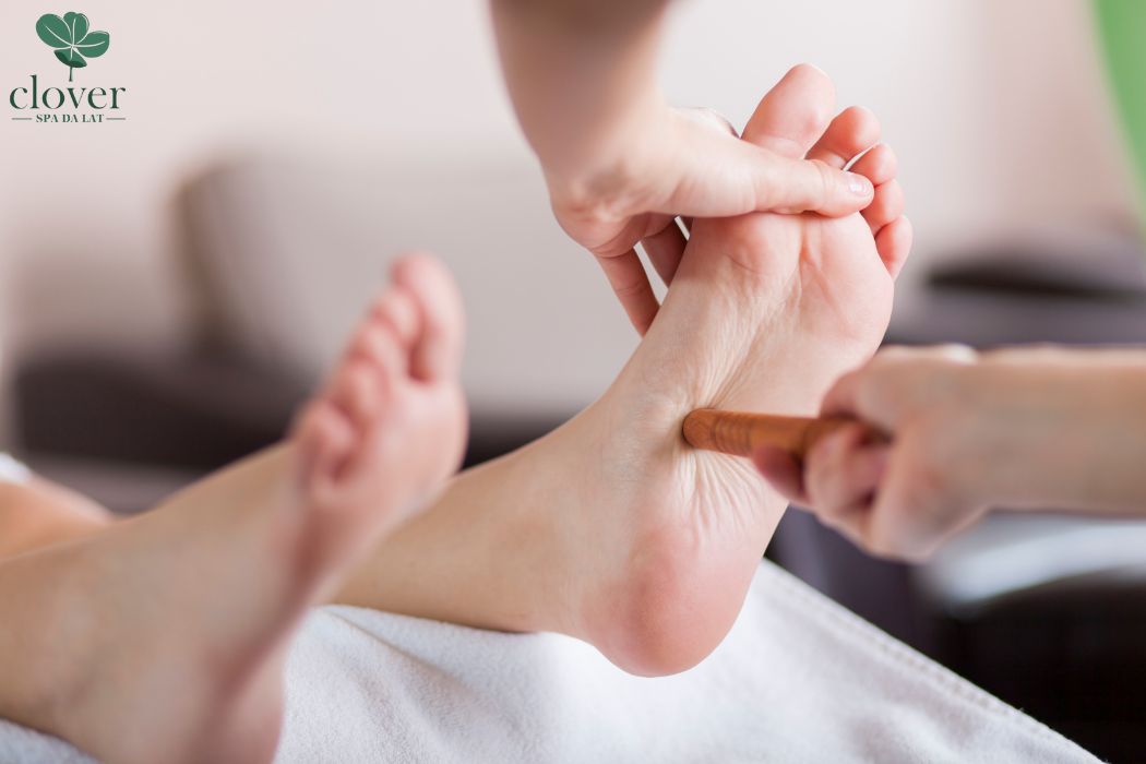 massage chân giúp ngủ ngon