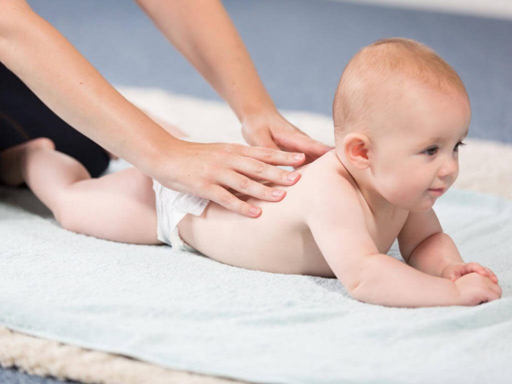 massage trẻ sơ sinh