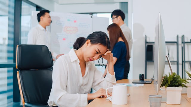 Áp lực công việc quá lớn khiến bạn bị stress